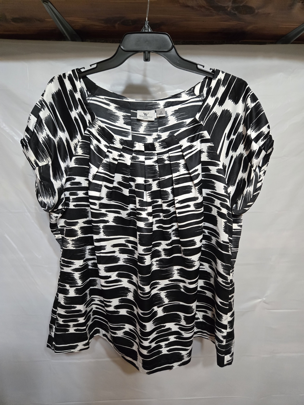 Worthington Black & White Abstract Print Short Sleeve Blouse